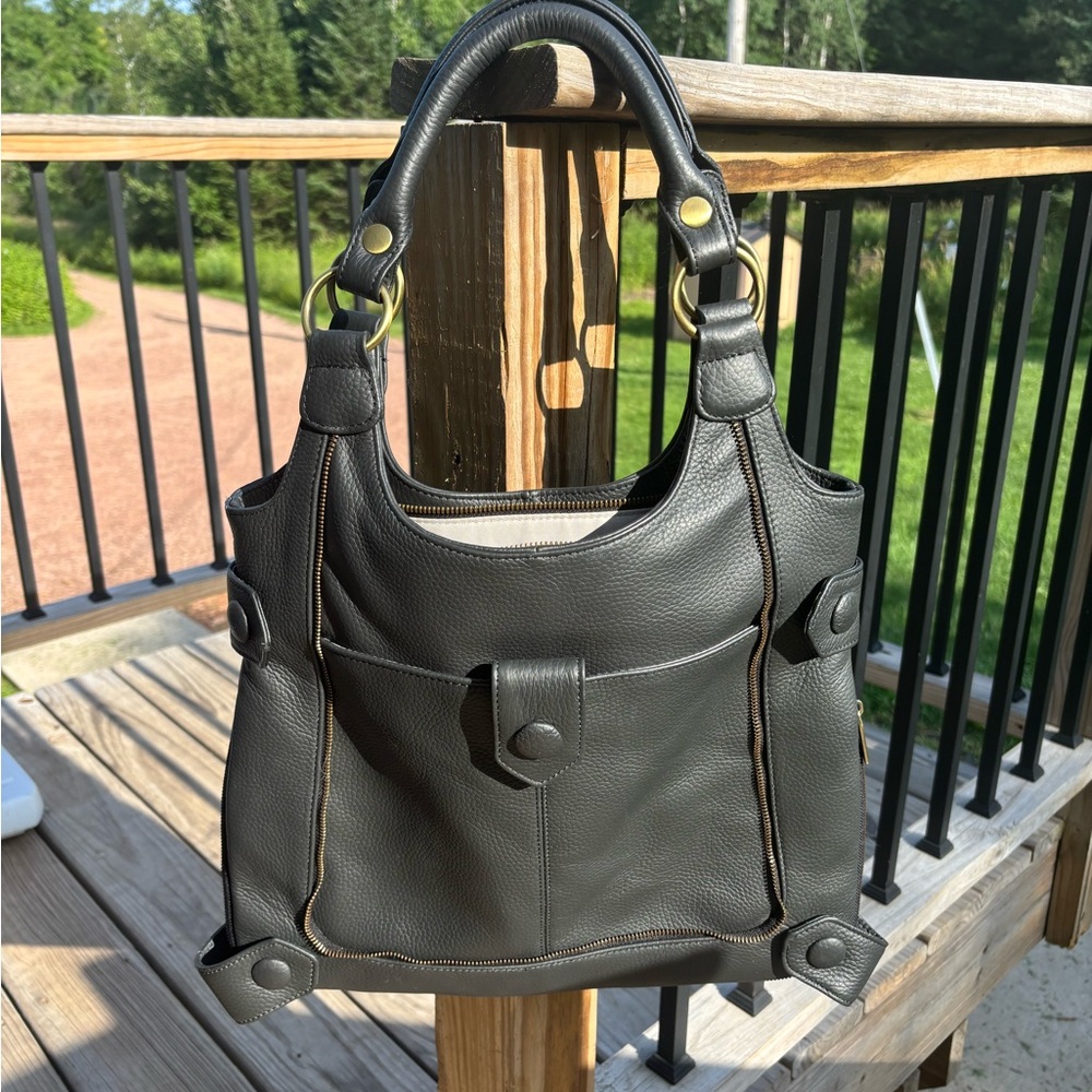 Amerileather Chic Black Leather Shoulder Bag, Zipper Expandable